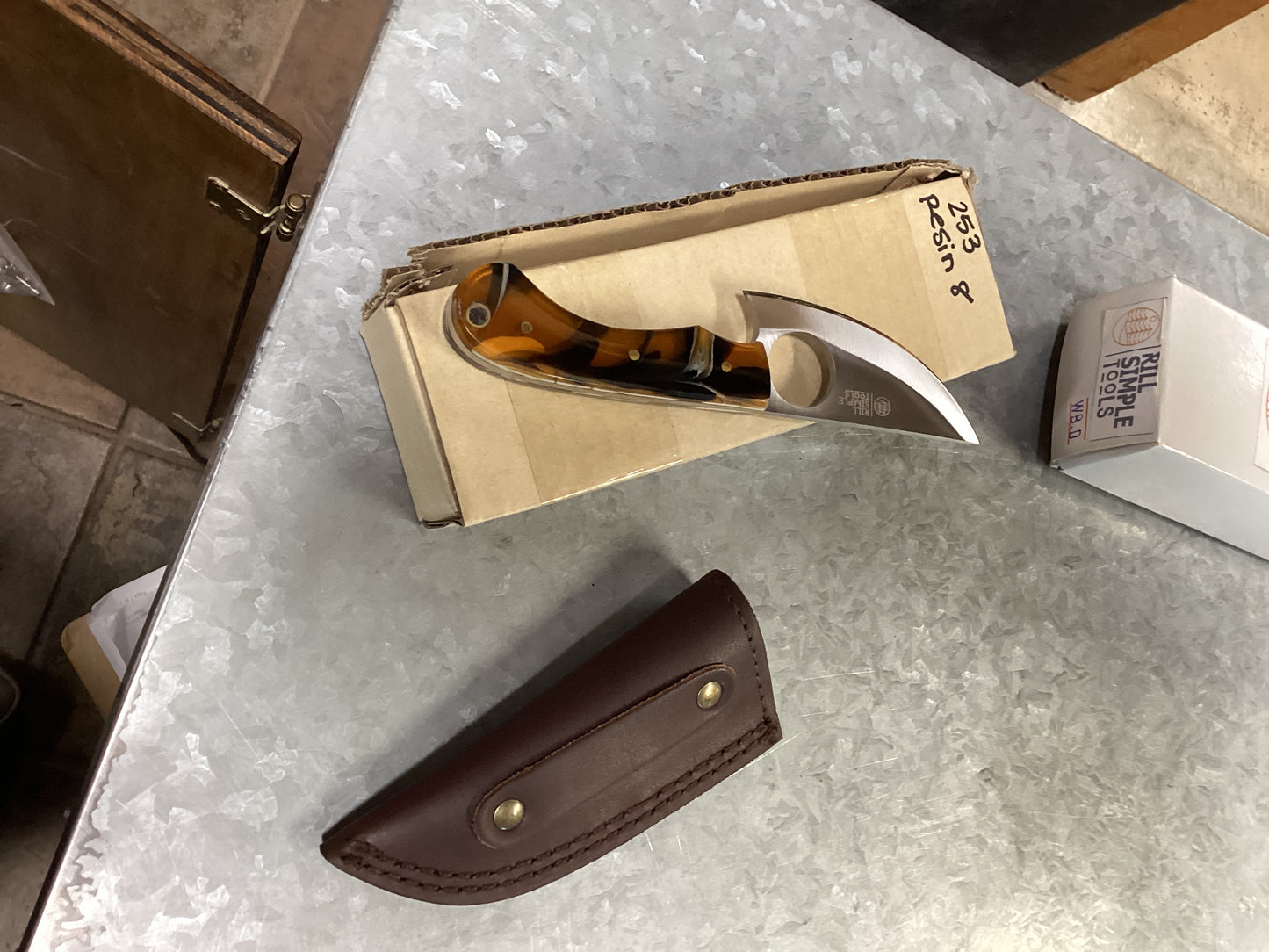 Resin 8 knife