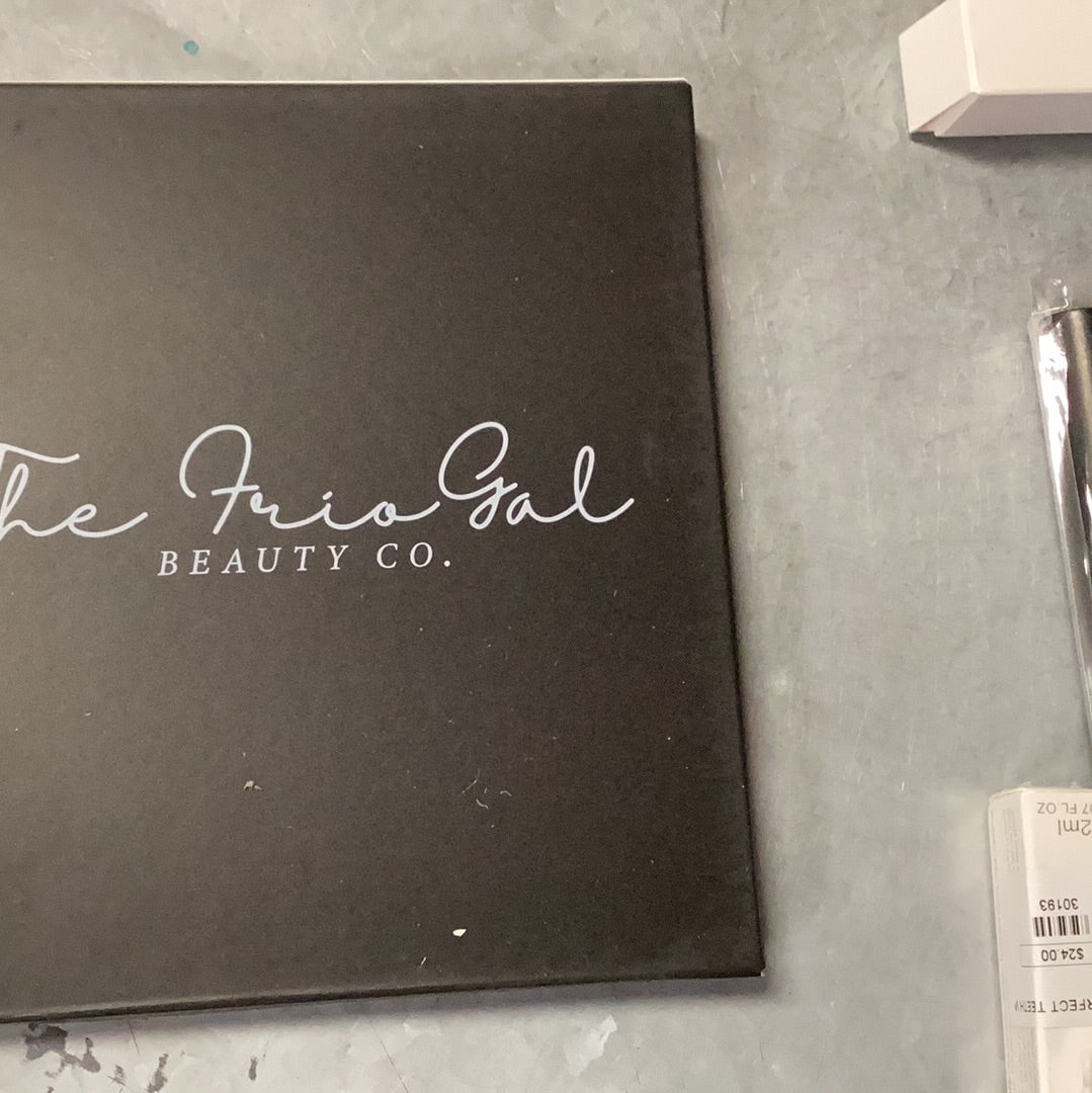The Frio Gal Perfect Contour Pallet #18