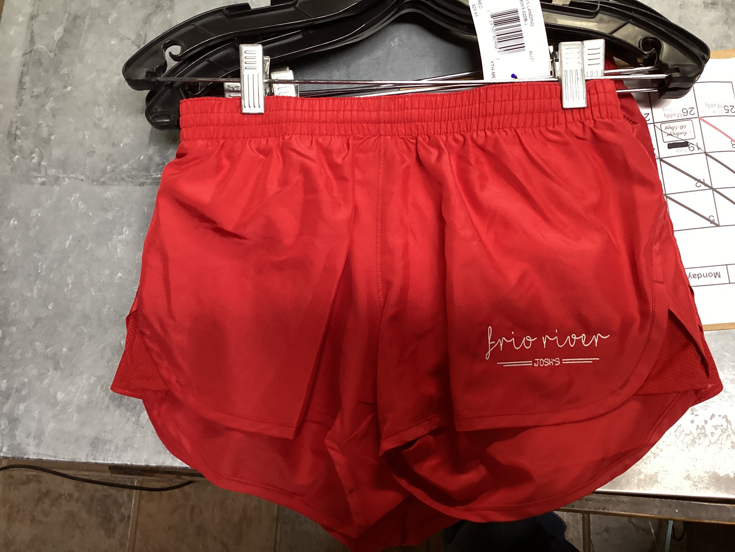 Red frio wind short