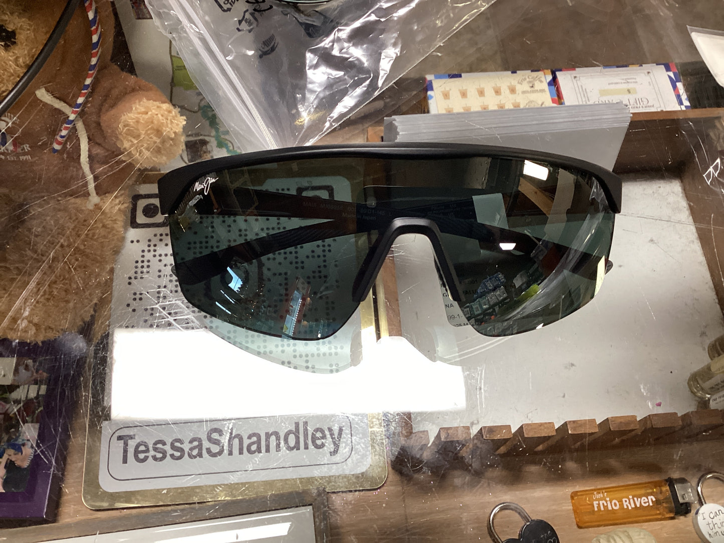 Grey paluna matte black Maui Jim
