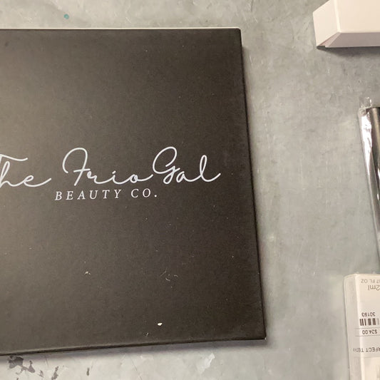 The Frio Gal Perfect Contour Pallet #18